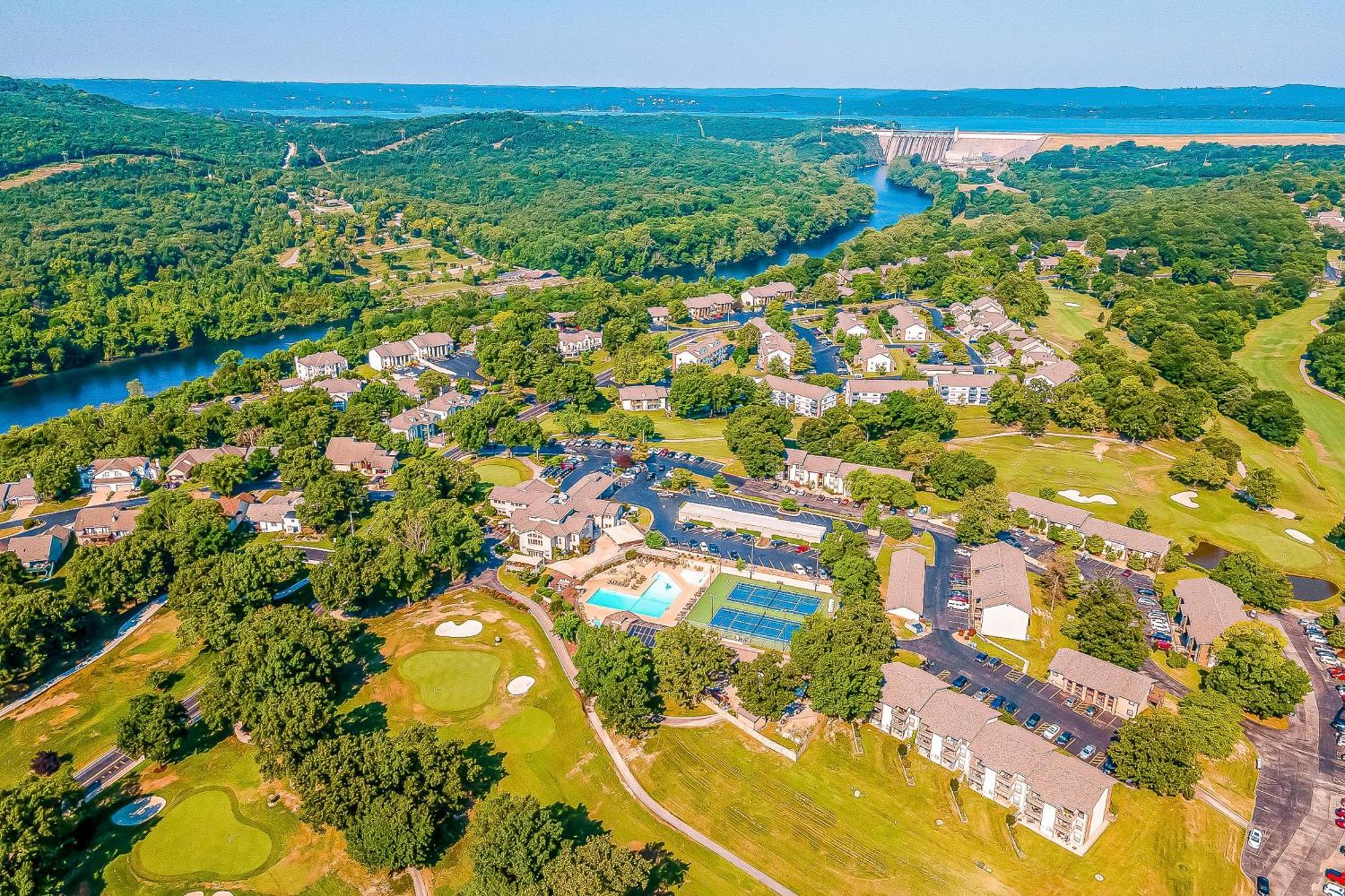 Couples Paradise & Retreat On The 18Th Branson Room photo